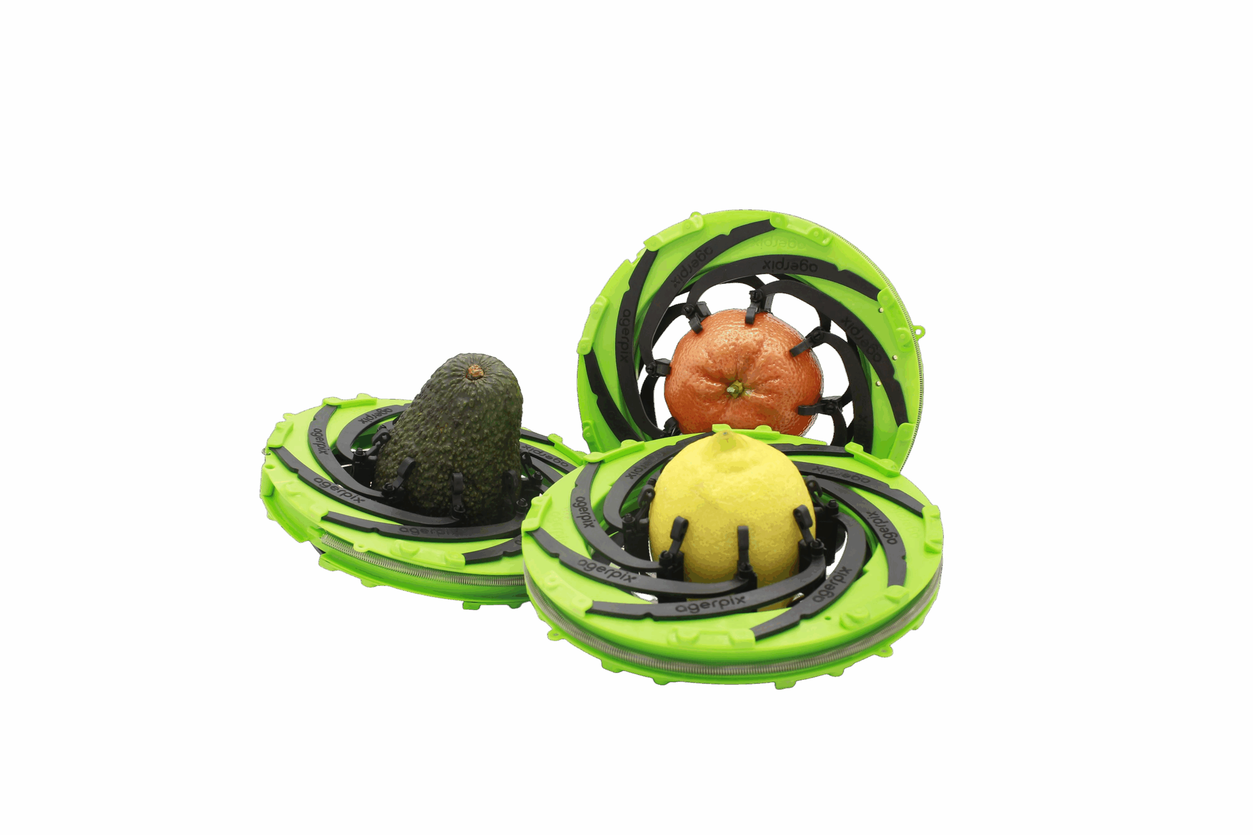 Tres frutas midiendo calibre